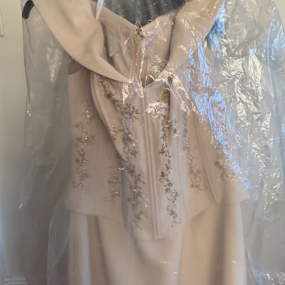 DAVID’S BRIDAL Off- Shoulder Gown - Picture 12 of 12